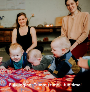 Buikligging: Tips & Oefeningen voor jonge en oudere baby's Buikligging: Tips & Oefeningen voor jonge en oudere baby's